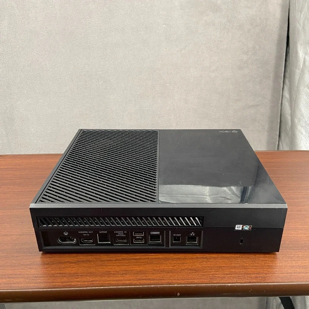 Microsoft Xbox One 1540 Home Console Black w/ White Controller & Power Supply